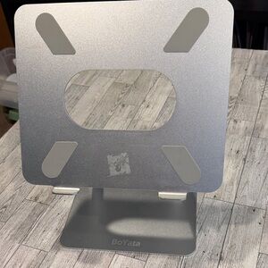 BoYata Adjustable Aluminum Laptop Stand - Silver